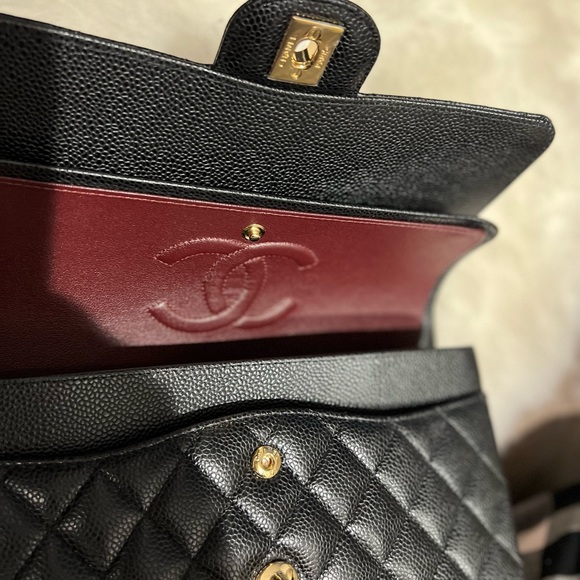 Chanel Classic Medium in Caviar Leather with gold chain - Picture 5 of 9